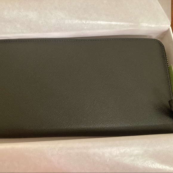 NWT VERSACE— Zip Around Black Leather Wallet/Agenda - Picture 3 of 16